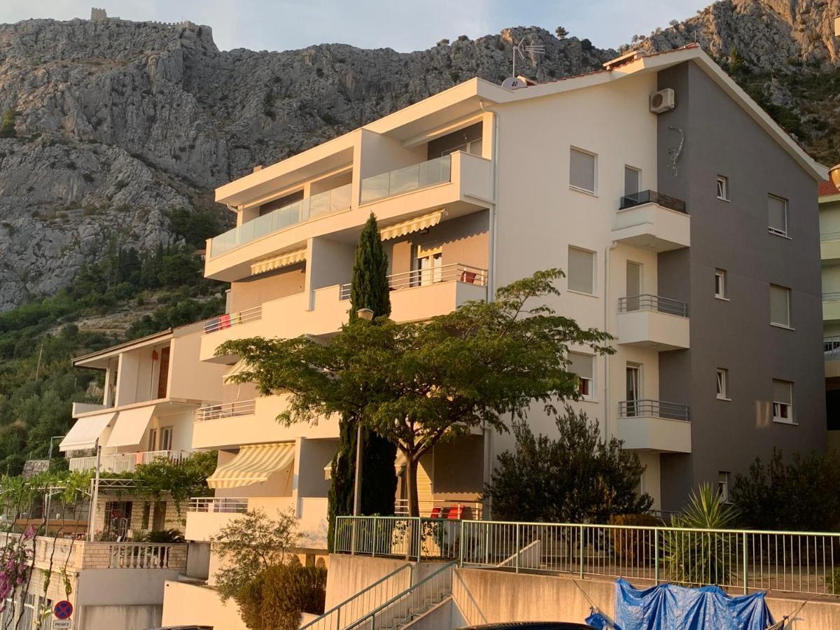 Apartments Beverly Omiš Екстериор снимка