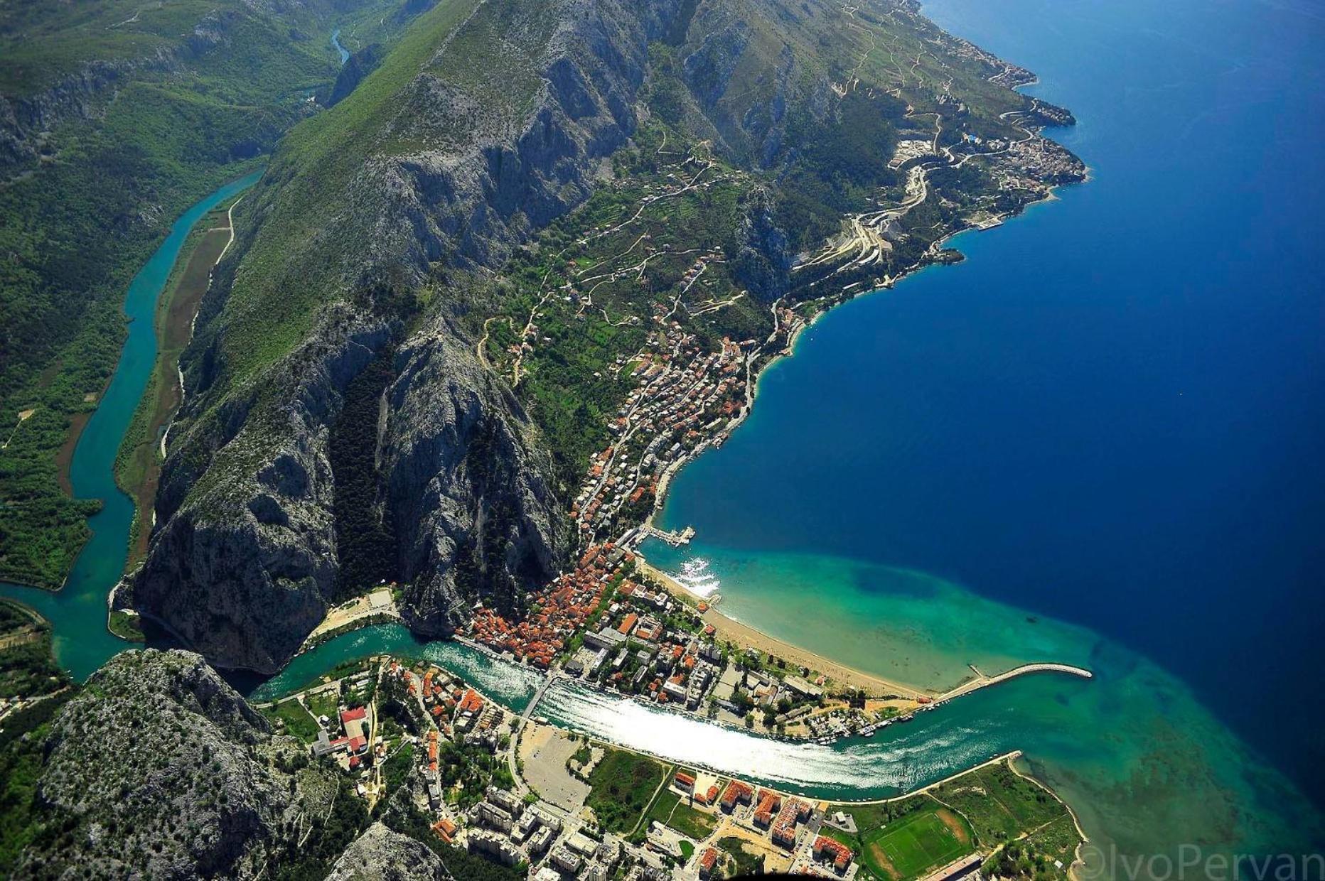 Apartments Beverly Omiš Екстериор снимка