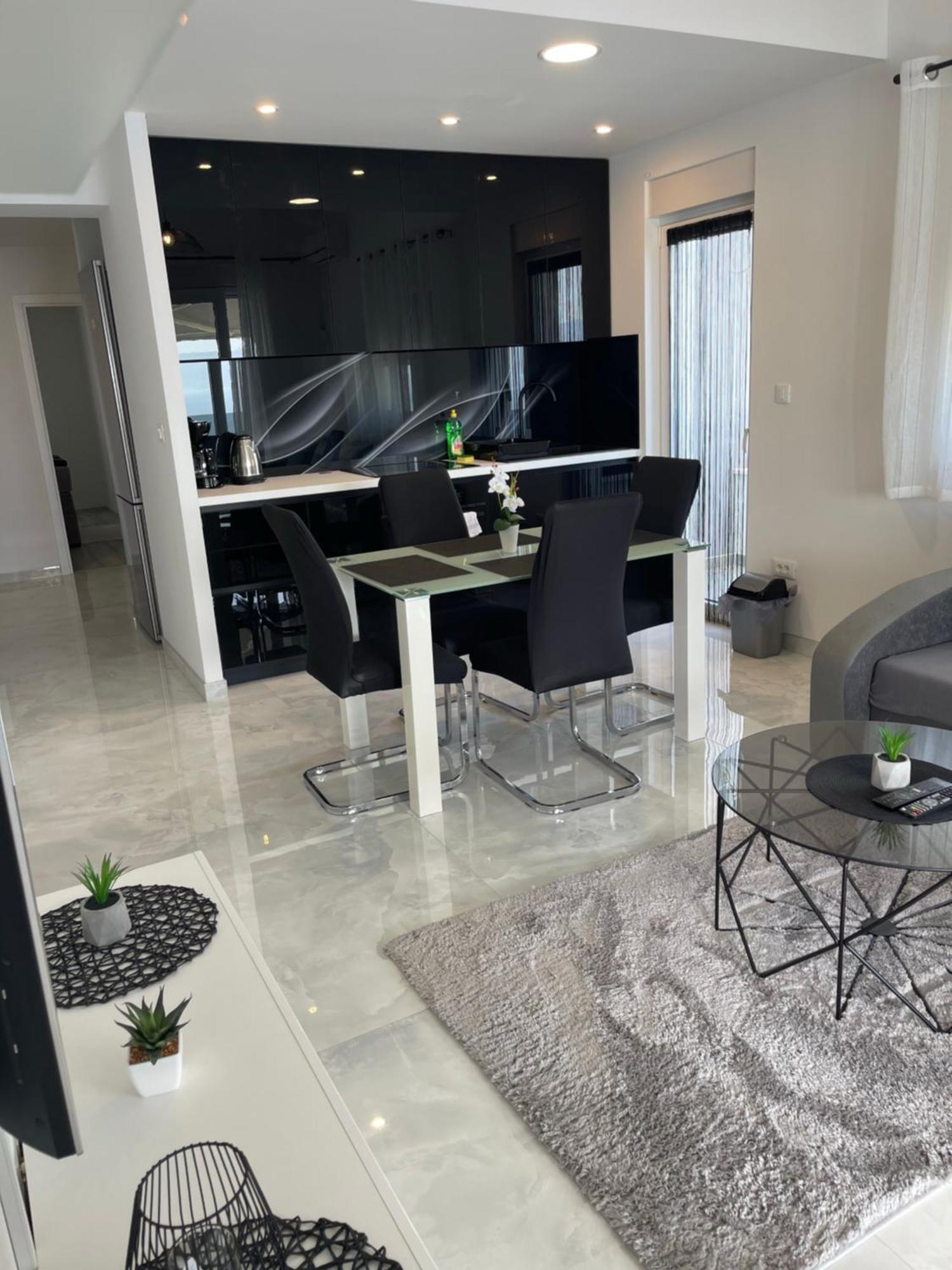Apartments Beverly Omiš Екстериор снимка