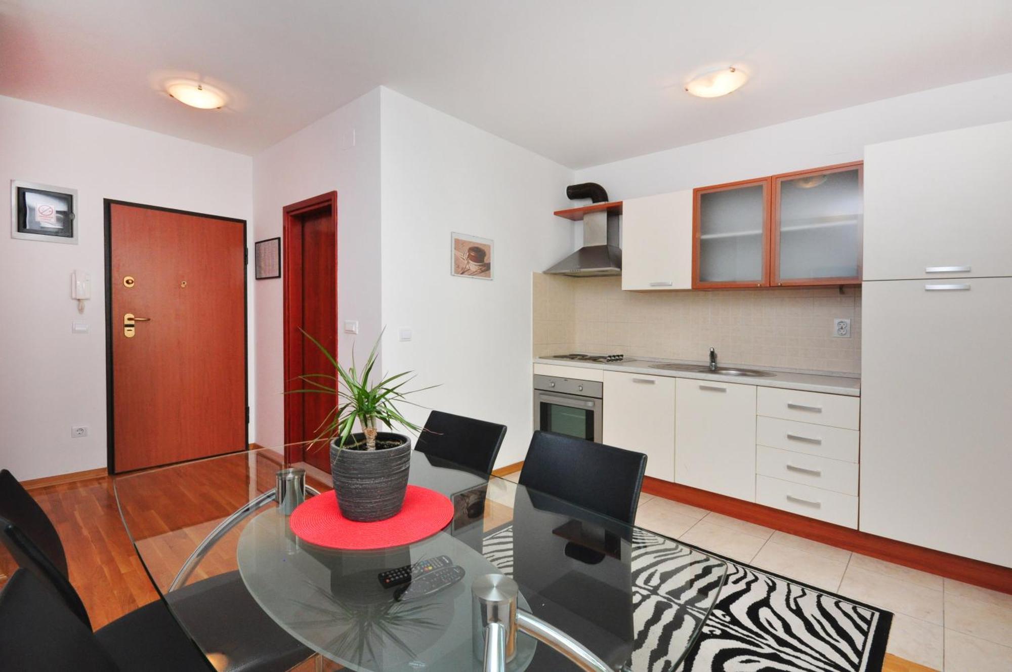 Apartments Beverly Omiš Екстериор снимка