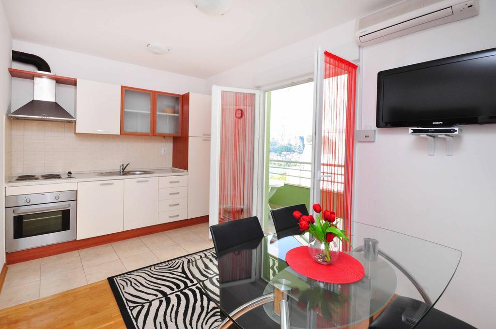 Apartments Beverly Omiš Екстериор снимка