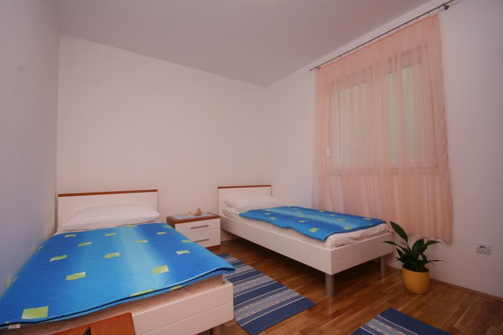 Apartments Beverly Omiš Екстериор снимка