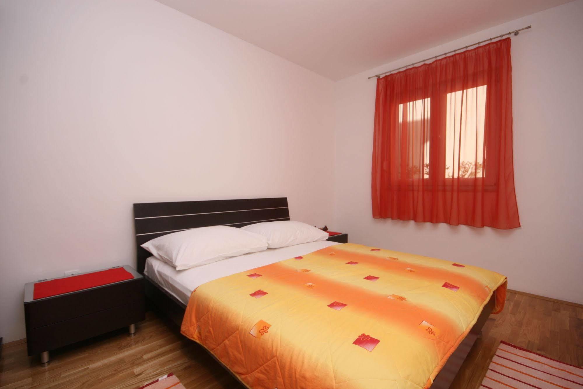 Apartments Beverly Omiš Екстериор снимка