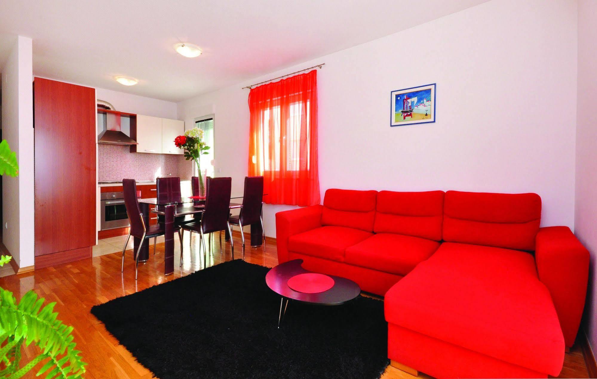 Apartments Beverly Omiš Екстериор снимка