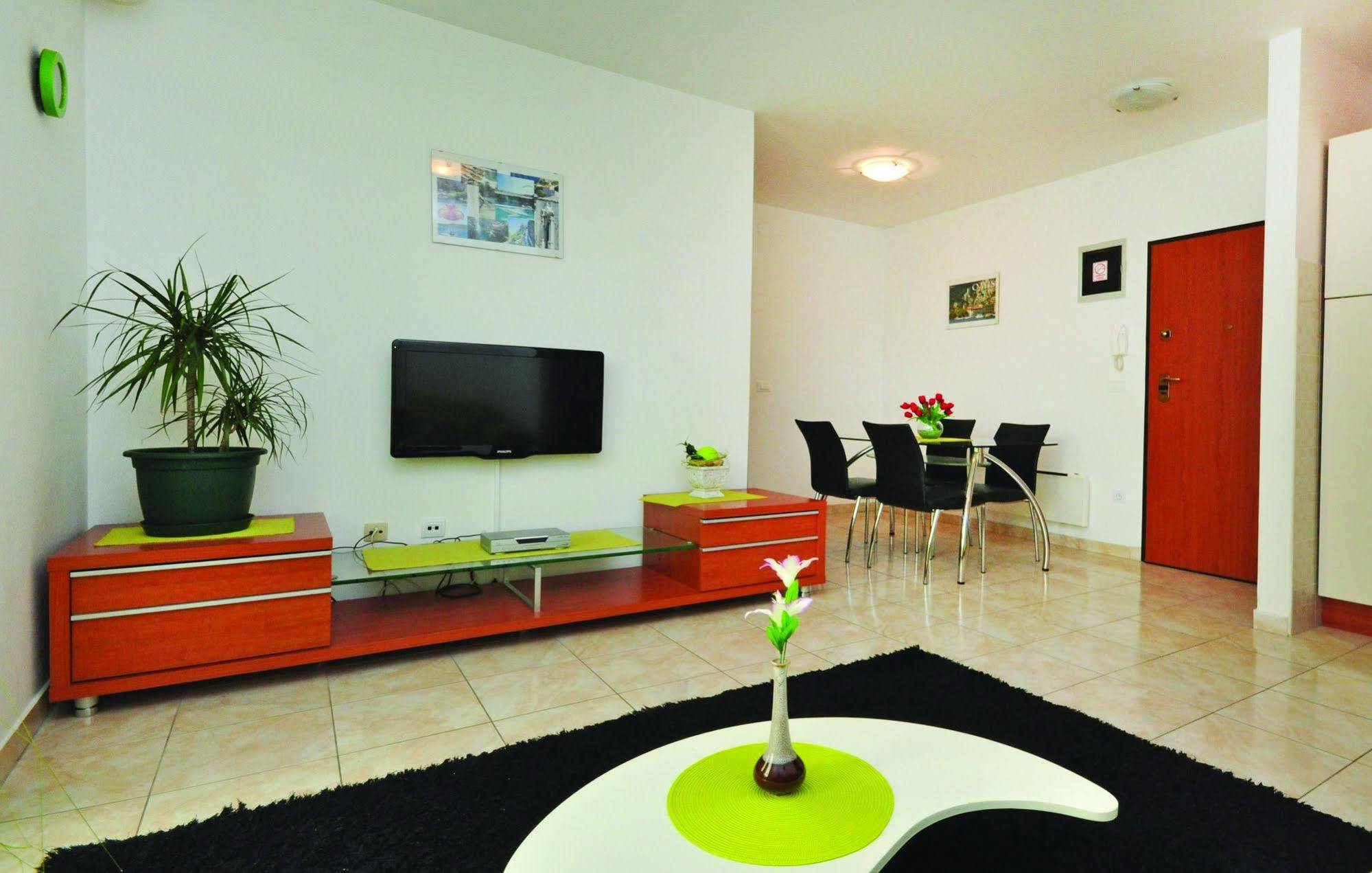 Apartments Beverly Omiš Екстериор снимка