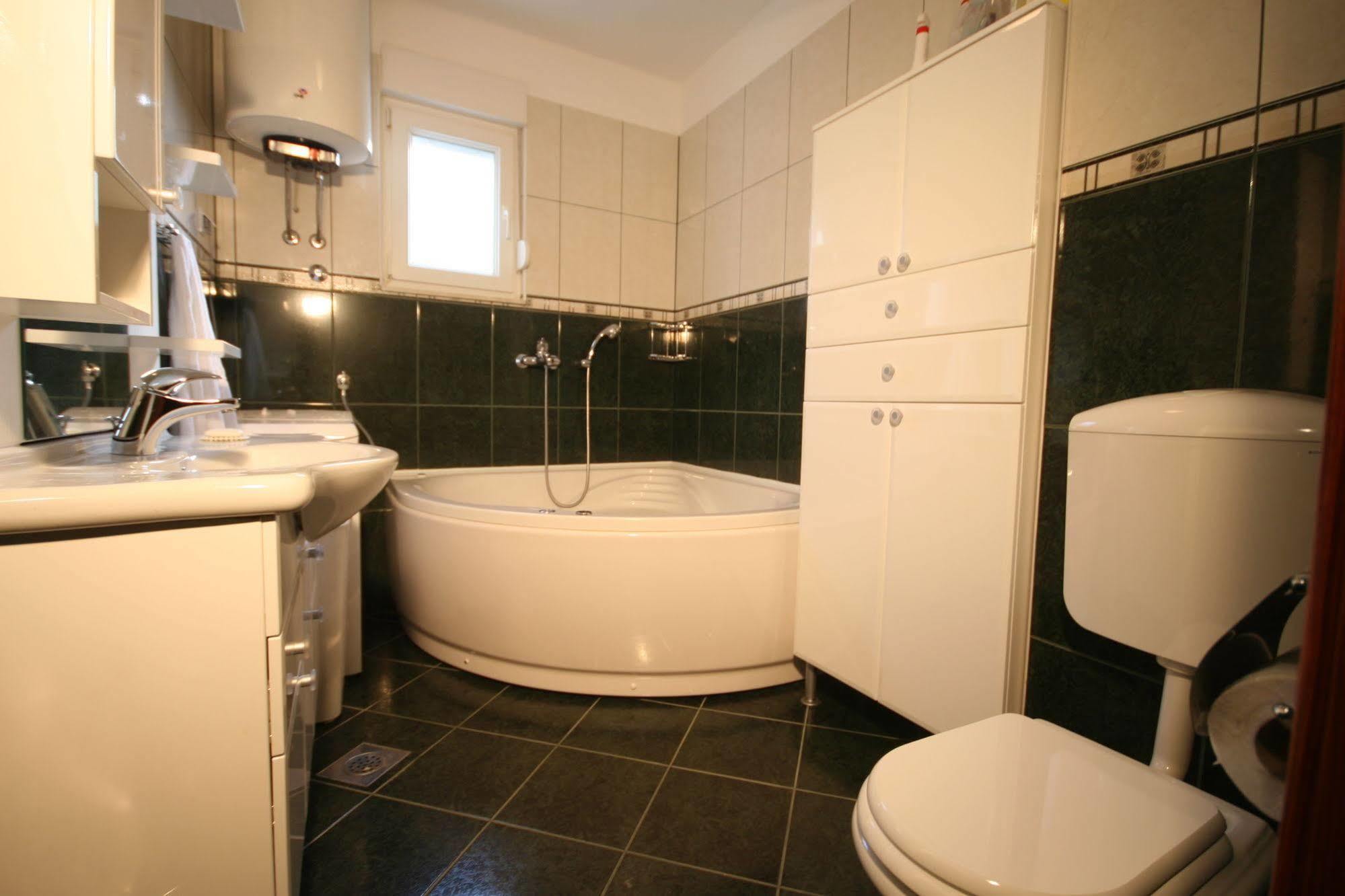 Apartments Beverly Omiš Екстериор снимка