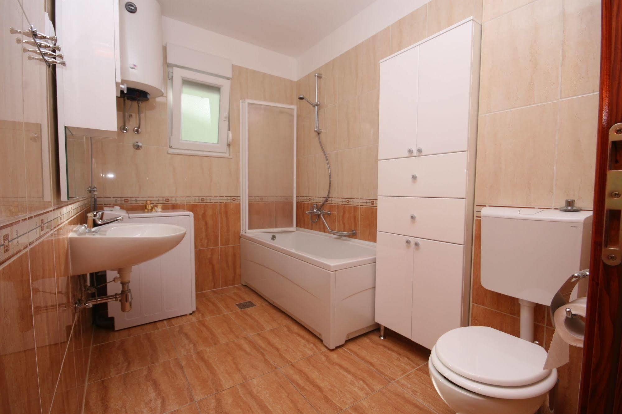 Apartments Beverly Omiš Екстериор снимка
