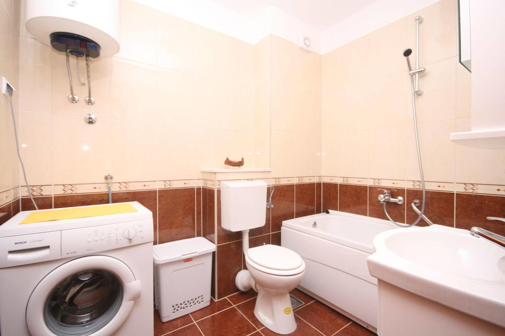 Apartments Beverly Omiš Екстериор снимка