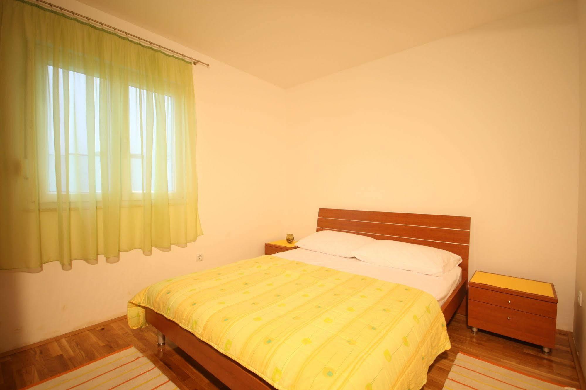 Apartments Beverly Omiš Екстериор снимка