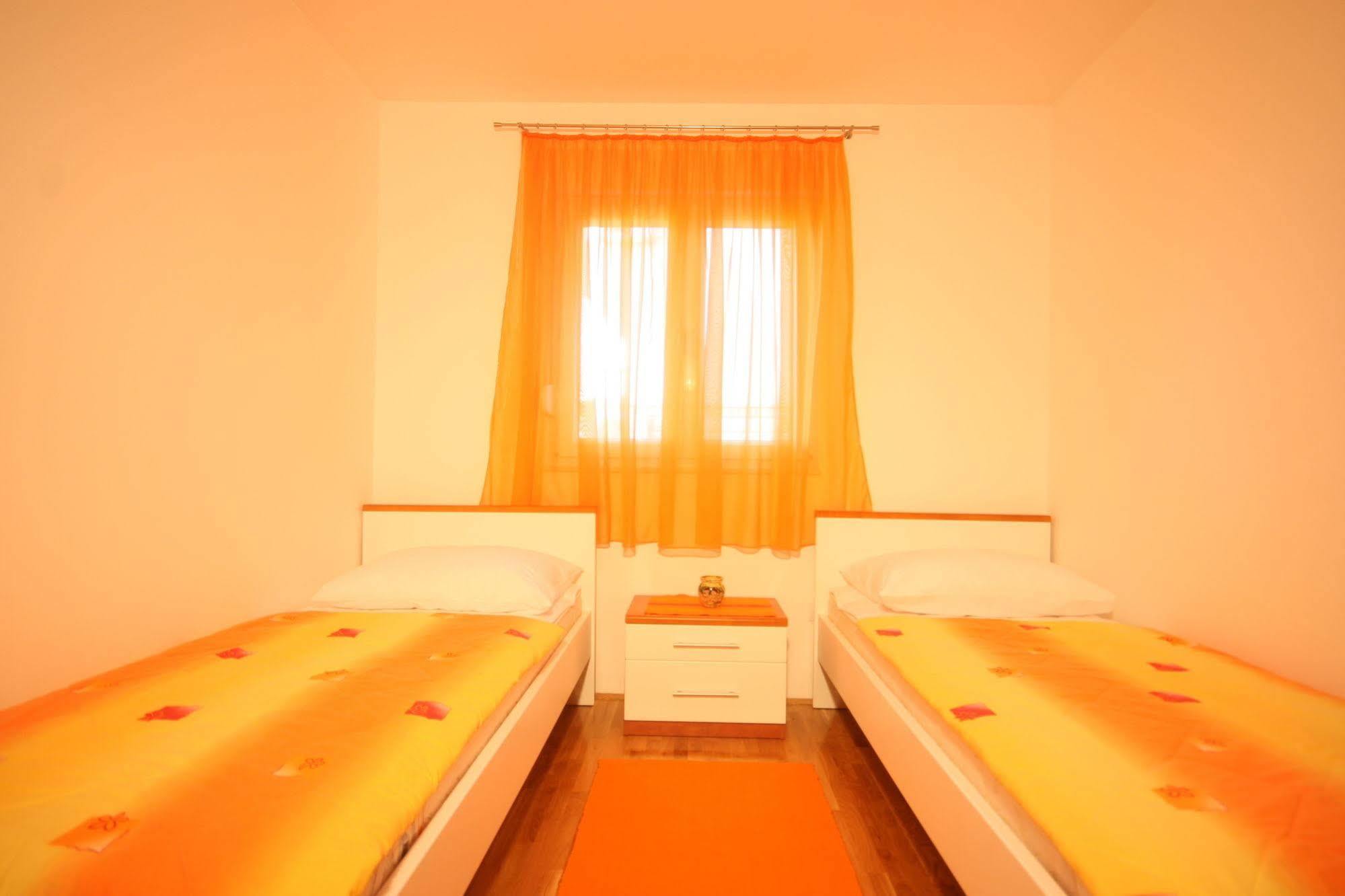 Apartments Beverly Omiš Екстериор снимка