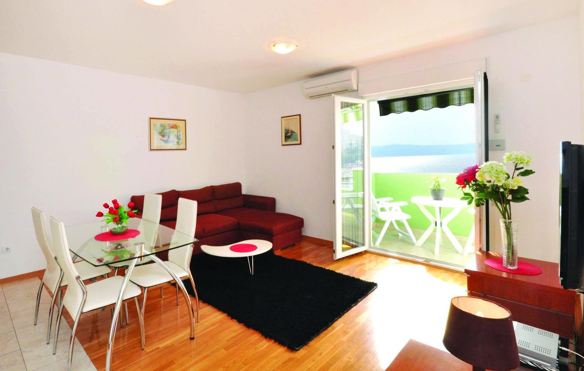 Apartments Beverly Omiš Екстериор снимка