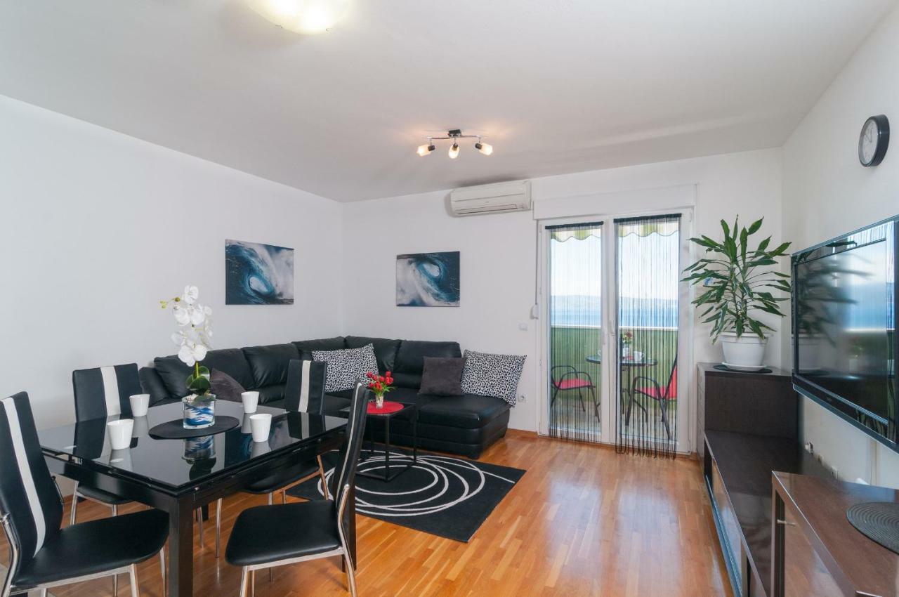 Apartments Beverly Omiš Екстериор снимка