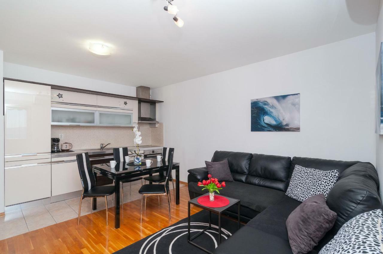 Apartments Beverly Omiš Екстериор снимка